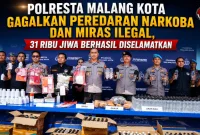 Foto: Polresta Malang Kota menunjukkan barang bukti narkoba dan miras ilegal hasil pengungkapan puluhan kasus.