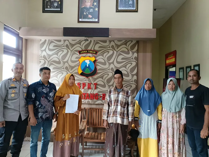 Foto: Mahyuni saat melaporkan dugaan penebangan pohon tanpa izin ke Polsek Batang-Batang, Selasa (19/5/2026).