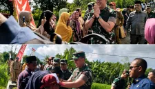 Foto: Pangdam V/Brawijaya menyapa warga saat meninjau pembangunan jembatan di Ambunten, Sumenep.