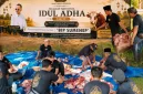 Foto: Relawan BIP bersama warga saat proses pemotongan daging kurban Idul Adha 1447 H di Desa Lombang, Sumenep.