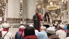 Foto: Suasana doa bersama jamaah haji asal Sumenep dari Yayasan Ar Raudah di Masjid Nabawi, Madinah, dalam rangka menyambut 1 Muharram 1448 H.