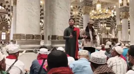 Foto: Suasana doa bersama jamaah haji asal Sumenep dari Yayasan Ar Raudah di Masjid Nabawi, Madinah, dalam rangka menyambut 1 Muharram 1448 H.