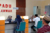 Suasana pelayanan di Poli Terpadu RSUD dr. H. Moh. Anwar Sumenep. Rumah sakit terus melakukan pembenahan sistem pelayanan guna menghadirkan layanan kesehatan yang lebih cepat, efektif, dan berorientasi pada kebutuhan masyarakat.