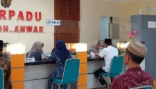 Suasana pelayanan di Poli Terpadu RSUD dr. H. Moh. Anwar Sumenep. Rumah sakit terus melakukan pembenahan sistem pelayanan guna menghadirkan layanan kesehatan yang lebih cepat, efektif, dan berorientasi pada kebutuhan masyarakat.