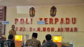 Suasana pelayanan pendaftaran pasien di Poli Terpadu RSUD dr. H. Moh. Anwar Sumenep yang tetap berjalan tertib dan kondusif.