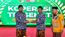 Bupati Sumenep Achmad Fauzi Wongsojudo menyampaikan sambutan pada peringatan Hari Koperasi ke-79 di Pendopo Agung Keraton Sumenep
