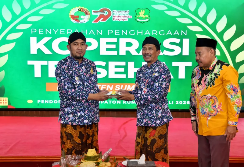 Bupati Sumenep Achmad Fauzi Wongsojudo menyampaikan sambutan pada peringatan Hari Koperasi ke-79 di Pendopo Agung Keraton Sumenep