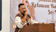 Foto: Bang Ali menyampaikan amanat kepada relawan BANI Insan Peduli (BIP) dalam Silaturahmi Relawan se-Madura di Pamekasan.