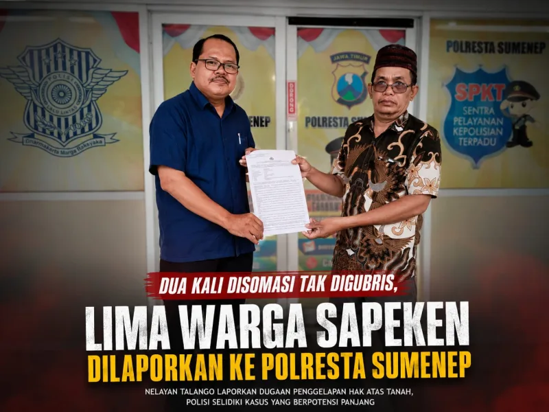 Foto: Kuasa hukum Rahman, S.H., bersama pelapor Subandrio (kanan) menunjukkan salinan laporan polisi usai melaporkan dugaan penggelapan hak atas tanah di SPKT Polresta Sumenep, Sabtu (18/7/2026).