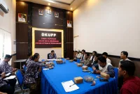 Foto: Audiensi LBH Taretan Legal Justitia bersama DKUPP Sumenep membahas polemik pembangunan lapak pelataran Pasar Ganding.