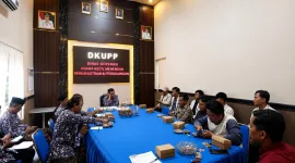 Foto: Audiensi LBH Taretan Legal Justitia bersama DKUPP Sumenep membahas polemik pembangunan lapak pelataran Pasar Ganding.