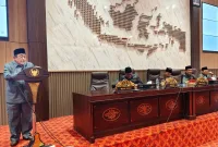 Wakil Bupati Sumenep, menyampaikan pandangan dalam rapat paripurna DPRD Sumenep