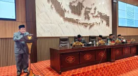Wakil Bupati Sumenep, menyampaikan pandangan dalam rapat paripurna DPRD Sumenep