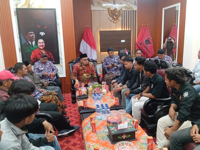 Foto: Ketua DPRD Sumenep bersama mahasiswa Speare of Justice saat audiensi di Kantor DPRD Sumenep.