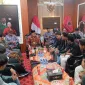Foto: Ketua DPRD Sumenep bersama mahasiswa Speare of Justice saat audiensi di Kantor DPRD Sumenep.