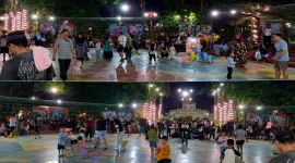 Foto: Suasana Taman Potre Koneng (Taman Bunga) Sumenep pada Sabtu malam (15/8/2026) tampak ramai dipadati masyarakat.