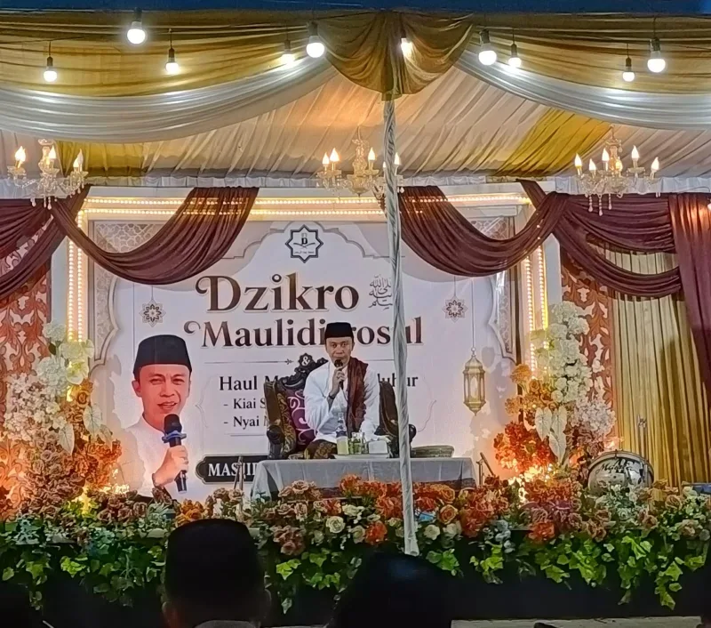 Foto: Suasana Pengajian Dzikro Maulidurrasul dan Haul Masyaikh di Masjid Jamik Baiturrahman, Desa Lombang, Sumenep.
