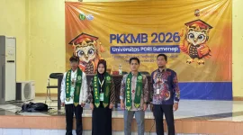 Foto: Duta Baca UPI Sumenep bersama perwakilan mahasiswa dalam kegiatan PKKMB 2026.