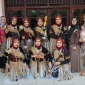 DWP RSUD dr. H. Moh. Anwar Sumenep berfoto bersama usai meraih Juara Gold dalam lomba menyanyi lagu daerah Nusantara dalam rangkaian peringatan HUT ke-81 Kemerdekaan RI.