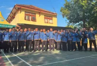 Jajaran pegawai Diskominfo Sumenep berfoto bersama dalam rangka memperingati HUT ke-81 Kemerdekaan RI