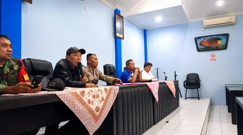 Foto: Pertemuan membahas rencana pengerukan alur PPP Pasongsongan bersama pihak terkait dan perwakilan nelayan.