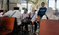 Jam Kerja Masih Berlangsung, Sejumlah Orang Berseragam Dinas Terlihat Ngopi di Warkop El-Malik
