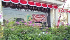 Foto: Suasana aksi PPI di depan Gedung DPRD Kabupaten Sumenep.