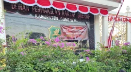 Foto: Suasana aksi PPI di depan Gedung DPRD Kabupaten Sumenep.