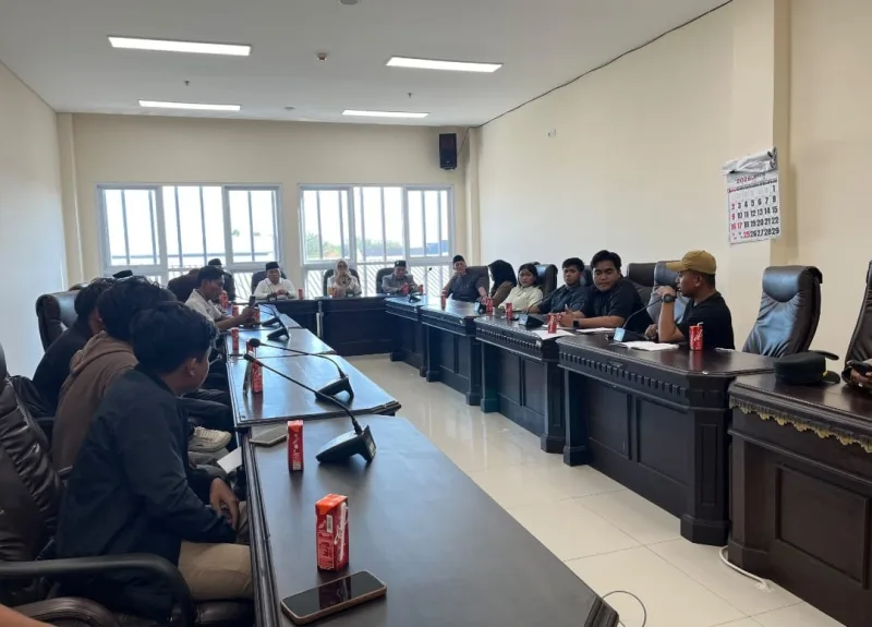 Foto: PPI dan pihak DPRD Sumenep mengikuti forum pembahasan terkait tuntutan aksi jilid III.