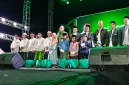 Foto: Founder Bashra BIP, Bang Ali, bersama para kiai, tokoh masyarakat dan anak yatim dalam kegiatan Gebyar Budaya dan Makan Gratis di Palengaan, Pamekasan.