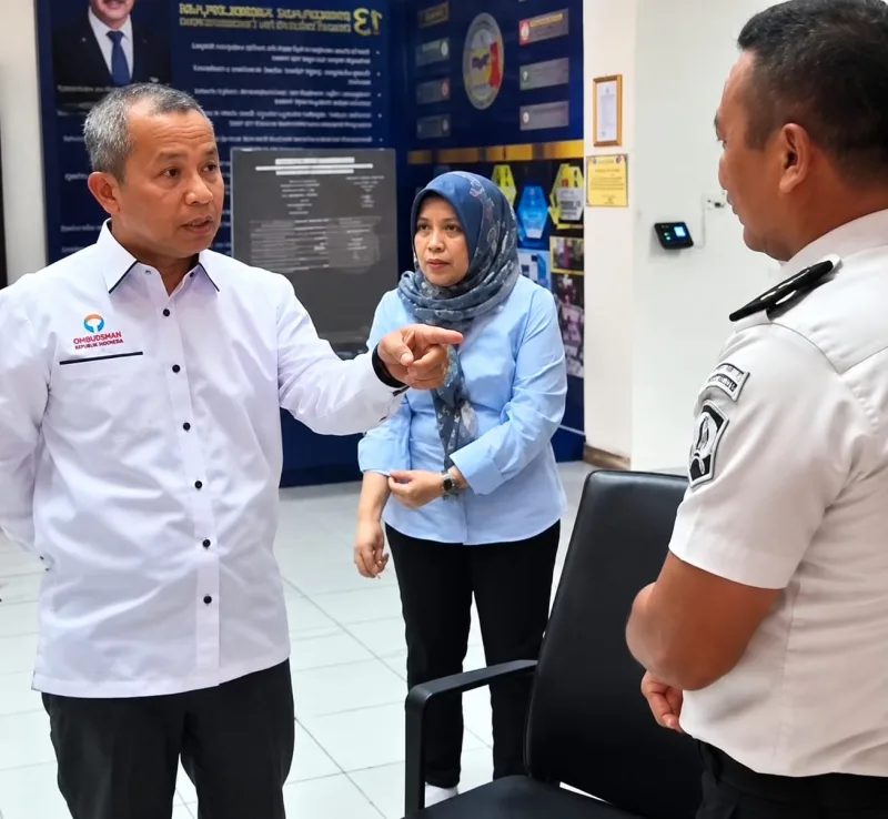 Foto: Anggota Ombudsman RI saat melakukan pemeriksaan di Lapas Kelas IIA Cibinong, Kabupaten Bogor.