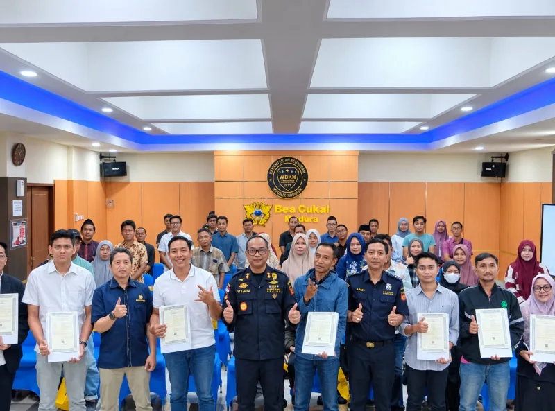 Foto: Peserta Kelas Cukai Bea Cukai Madura berfoto bersama usai mengikuti kegiatan di Pamekasan.