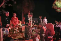 Bupati Sumenep Achmad Fauzi Wongsojudo saat mengikuti rangkaian Tatorbangan Ritual Culture 2026 di Balai Desa Torbang, Kecamatan Batuan, Sabtu (12/9/2026)