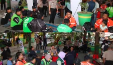 Foto: Kapolresta Sumenep bersama masyarakat saat mengikuti kegiatan Ngopi Bareng Masyarakat di kawasan Taman Bunga Sumenep.