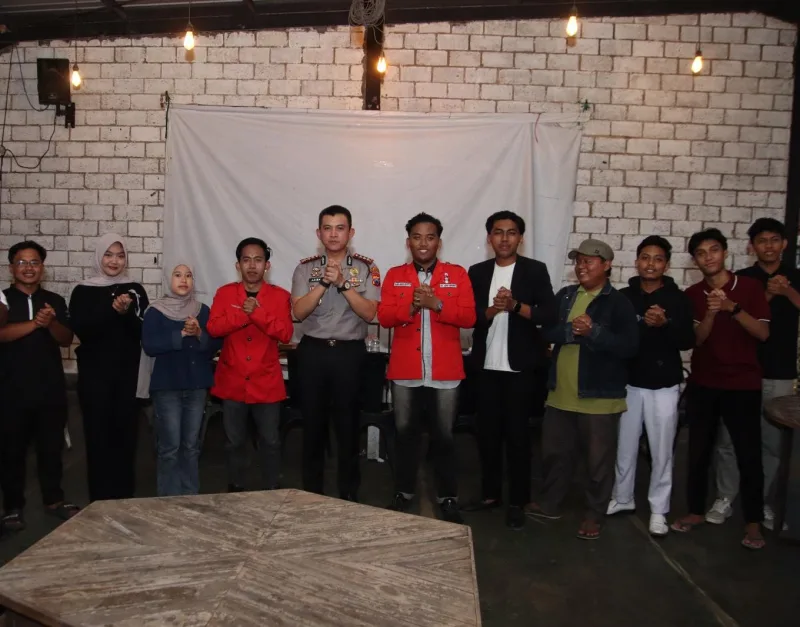 Foto: Kapolresta Sumenep bersama perwakilan GMNI Sumenep dalam momen silaturahmi memperkuat sinergi menjaga kamtibmas.