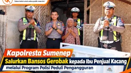 Foto: Kapolresta Sumenep (tengah) saat menyerahkan bantuan gerobak kepada warga.
